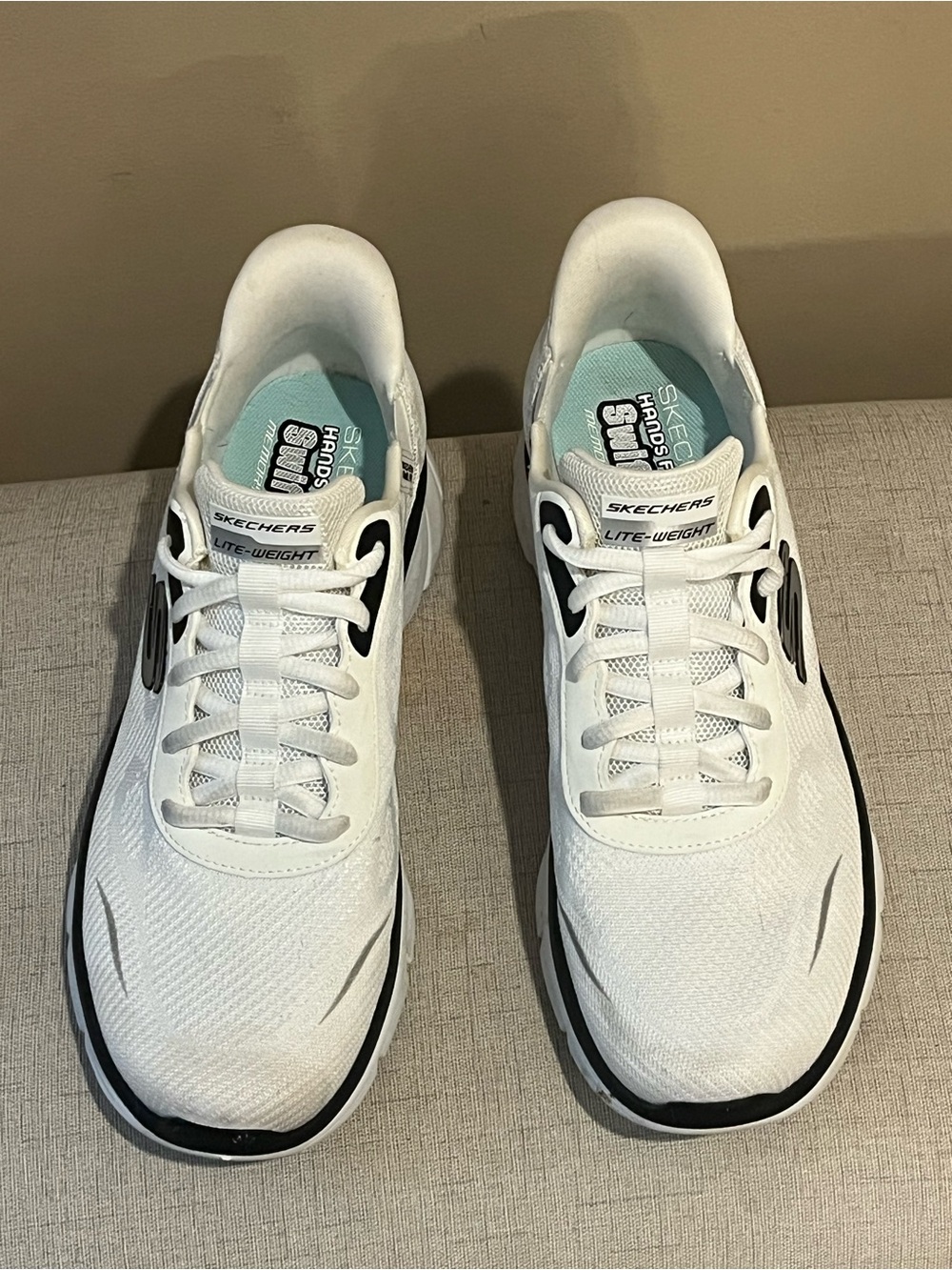 Skechers White Hands-Free Swift Fit Sneakers, 8.5